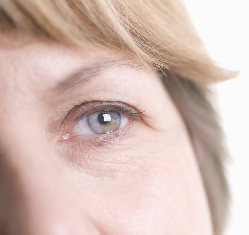 Убрала старческие морщины и темные круги: аскорбиновая кислота для кожи вокруг глаз.