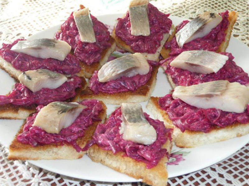 Новогодний стол: 7 вкуснейших закусок для праздника Новогодний стол: 7 вкуснейших закусок для праздника