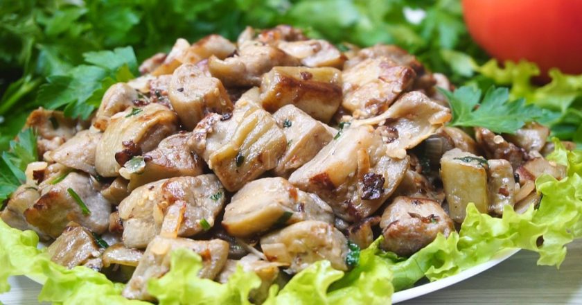 Баклажаны, жаренные с яйцом и чесноком, — домашнее блюдо с запоминающимся вкусом