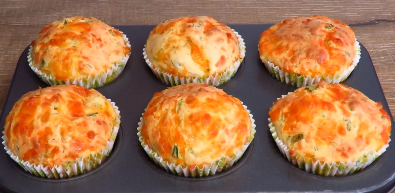 Миниатюрные несладкие кексы с сыром: вкусный завтрак или перекус для всех