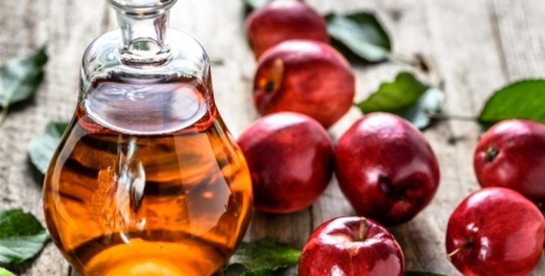Яблочный уксус - отличное средство для ухода за волосами!