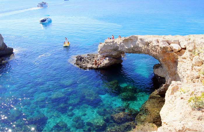 Прошел год как он переехал из Москвы на Кипр. Этот год полностью изменил его жизнь Автор